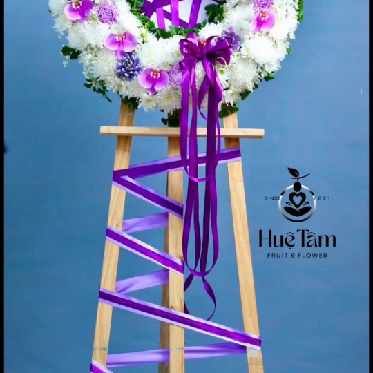Royal Remembrance – Tưởng Niệm Cao Quý là mẫu vòng hoa viếng  