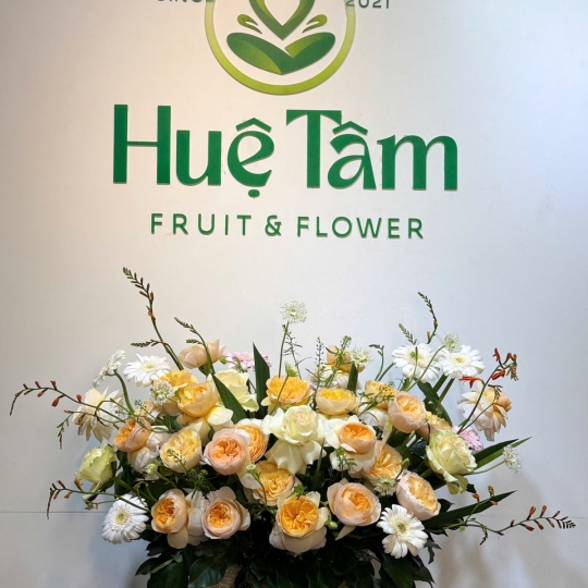 Giỏ Hoa Hồng Đỏ Cam Chúc Mừng – Sắc Màu Thành Công  