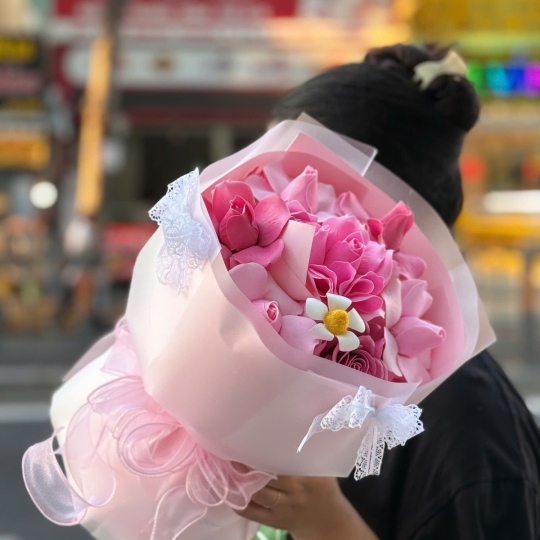 Bó Hoa Sáp Hồng Nguyệt – Dịu Dàng Say Đắm  