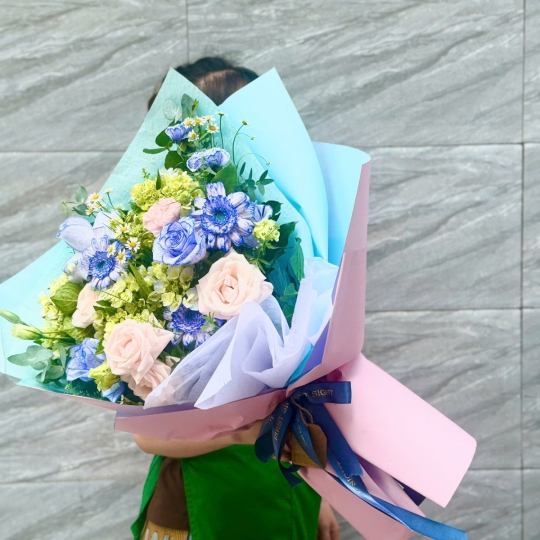 Bó Hoa Hồng Xanh Mộng Mơ – Sắc Lam Dịu Dàng 