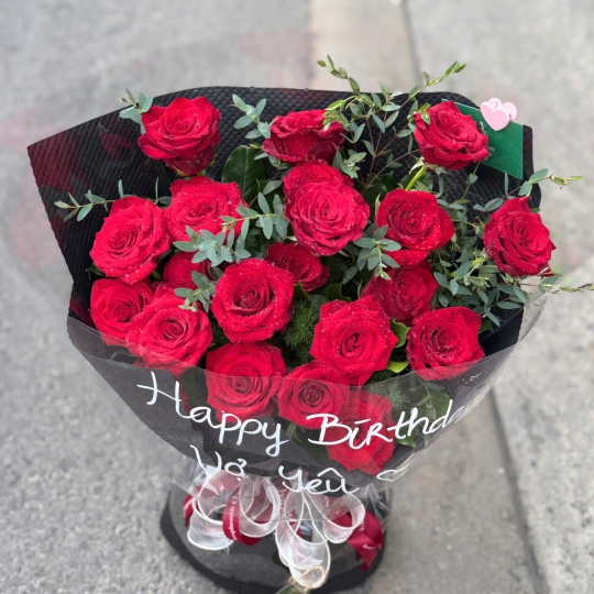 Bó Hoa Hồng Đỏ Happy Birthday Vợ Yêu – Tình Yêu Nồng Nàn  