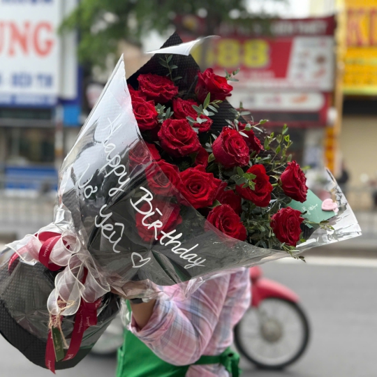 Bó Hoa Hồng Đỏ Happy Birthday Vợ Yêu – Tình Yêu Nồng Nàn  