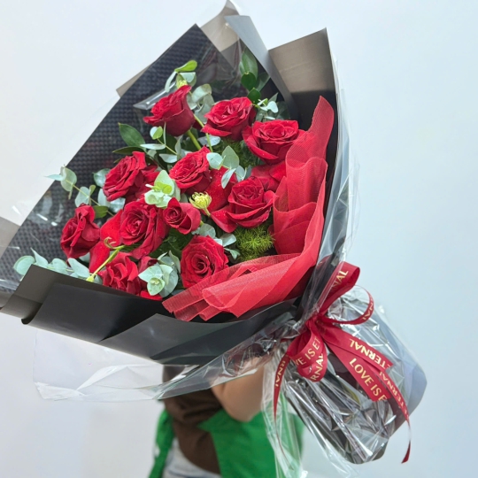Bó Hoa Hồng Đỏ Nồng Nàn – Tình Yêu Rực Cháy 