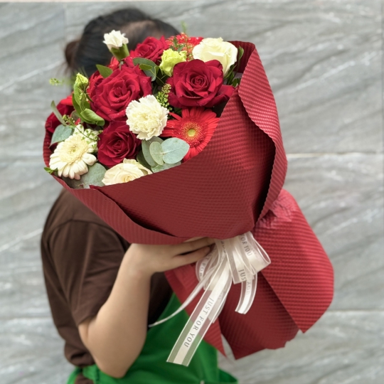 Bó Hoa Hồng Đỏ Nồng Nàn – Gửi Trọn Yêu Thương 