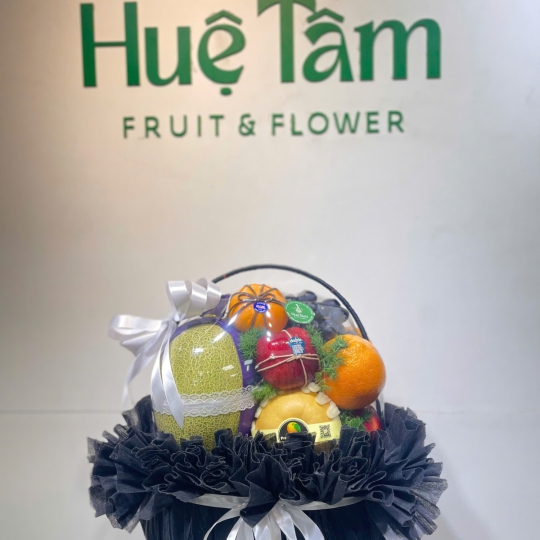 Giỏ Trái Cây Hắc Ngọc Phú Quý – Quà Tặng Sang Trọng 