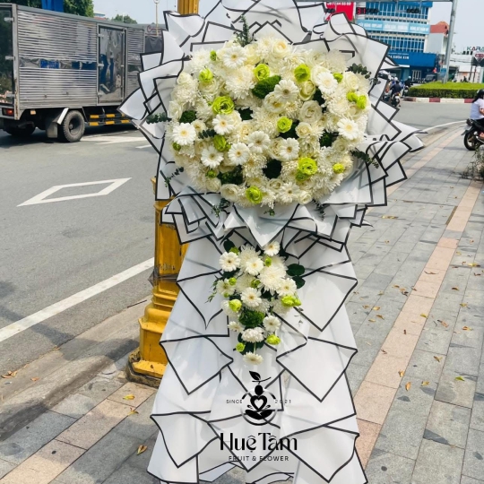 kệ Hoa Viếng tone trắng xanh 