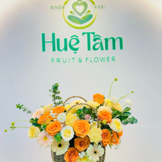 Giỏ Hoa Xinh Yêu Tone Vàng Cam 