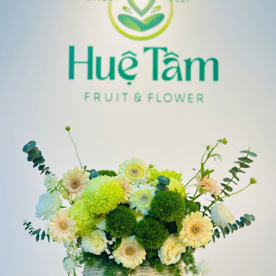 GIỎ HOA ĐỂ BÀN TONE XANH 