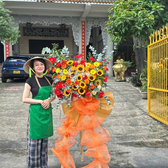 Kệ Hoa Khởi Sắc Thịnh Vượng 