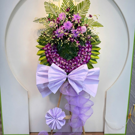 “Kệ Hoa Viếng Tím Thành Kính 💜” 