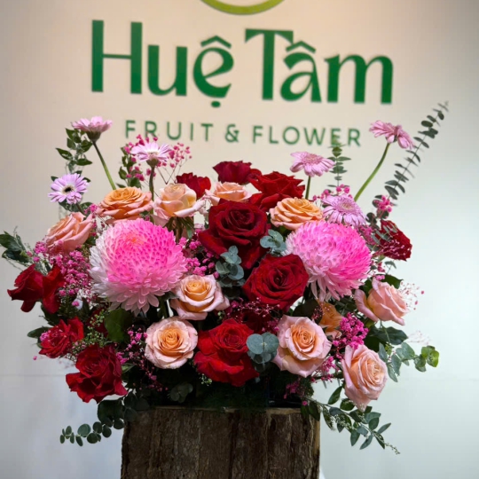 Giỏ Hoa Tình Thắm Rực Rỡ 🌹 