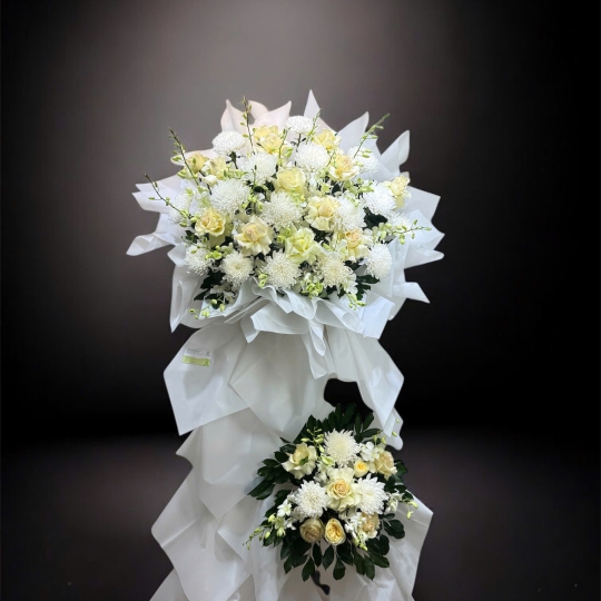 🕊️ Kệ Hoa Chia Buồn – Trắng Tĩnh Yên 