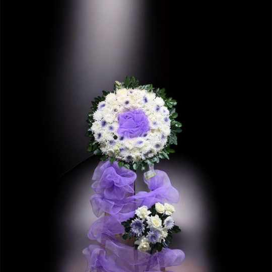 🕊️ Kệ Hoa Chia Buồn – Tím Thương Tĩnh Lặng 🕊️ 