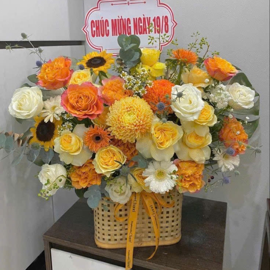 💛 Giỏ Hoa Nắng Ấm – Lời Chúc Dịu Êm 