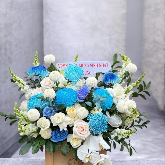 💎 Giỏ Hoa Blue Pearl – Ngọc Xanh Thanh Nhã 