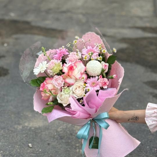 🎀 Bó Hoa Pink Whisper – Lời Thì Thầm Dịu Dàng 
