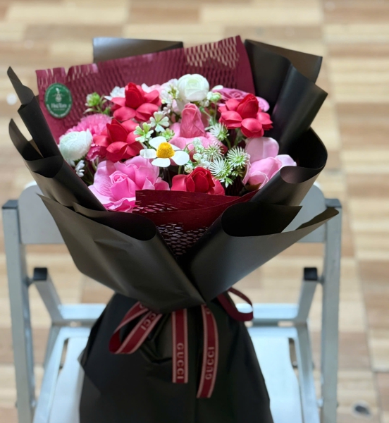 Bó hoa sáp đỏ hồng sang trọng