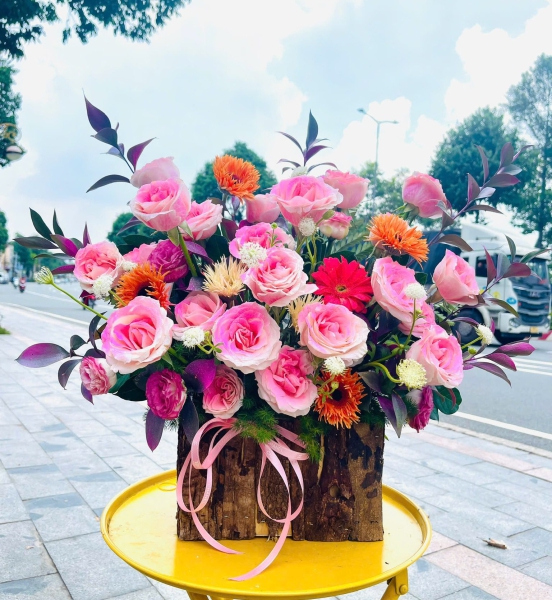giỏ hoa mẫu hộp gỗ tone hồng