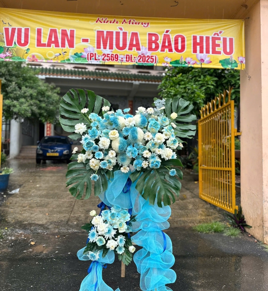 Kệ Hoa Khai Trương Vươn Xa Thành Công