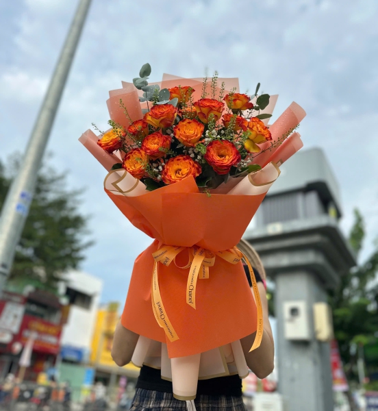 “Bó Hoa Hồng Cam Ngập Tràn Yêu Thương” 🌺✨