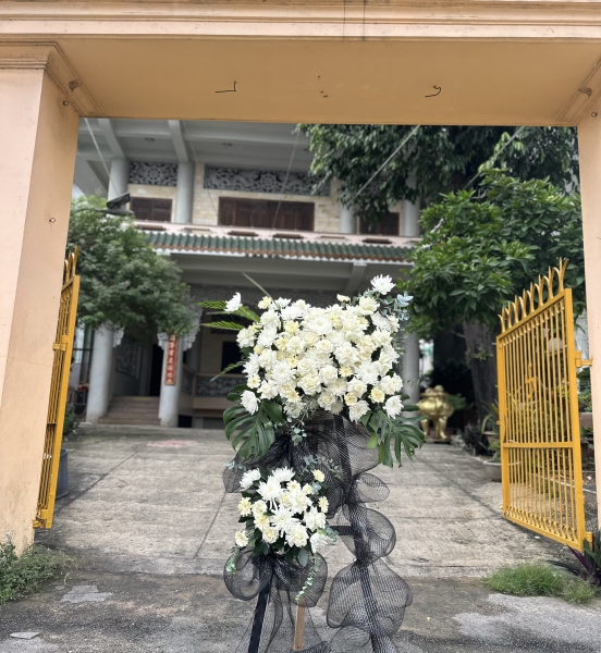 “Kệ Hoa Viếng Trắng Vĩnh Hằng” 🕊️