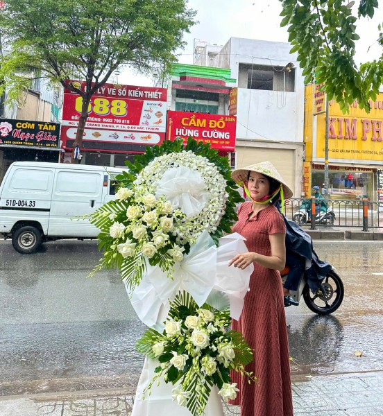 KỆ HOA CHIA BUỒN THANH THOÁT