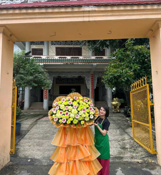Kệ Hoa Khởi Đầu May Mắn