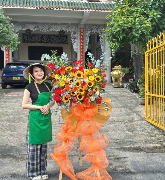 “Kệ Hoa Chúc Mừng Thành Công Rực Rỡ” 🌻🎉
