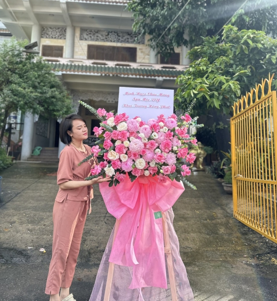 “Kệ Hoa Khai Trương Hồng Phát Rạng Ngời 🌸”