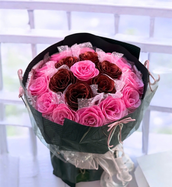 💞 Bó Hoa Sáp Song Sắc – Trái Tim Nồng Ấm