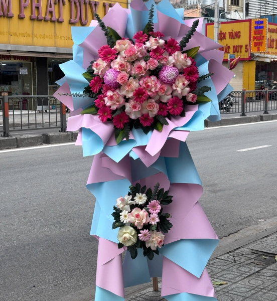 🎀 Kệ Hoa Chúc Mừng – Sweet Candy Bloom