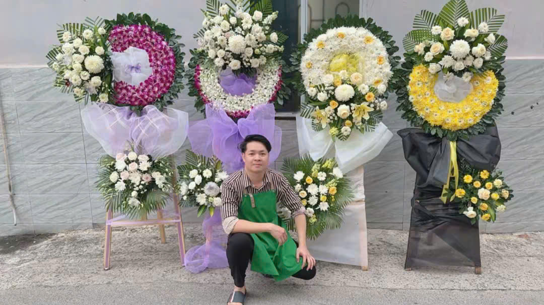 Học viên học cắm hoa tại Gò Vấp